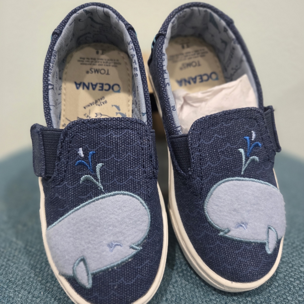 Tiny TOMS Kids Whale Embroidered Blue Toddler Shoes Size 8